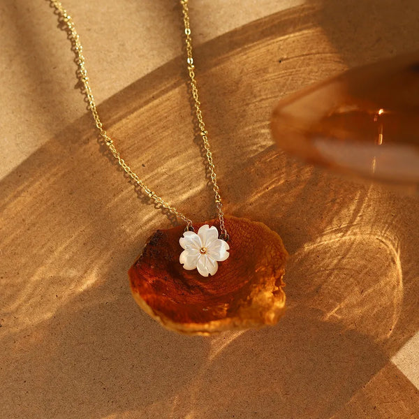201 Stainless Steel Shell Lady Sweet Plating Flower Pendant Necklace