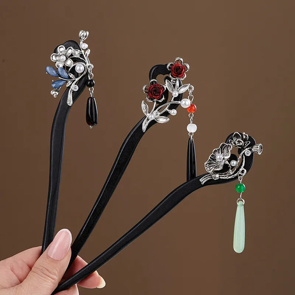 Retro Wooden Hair Sticks with Pink Flowers, Perfect Hair Accessories for Winter and Birthday Celebrations