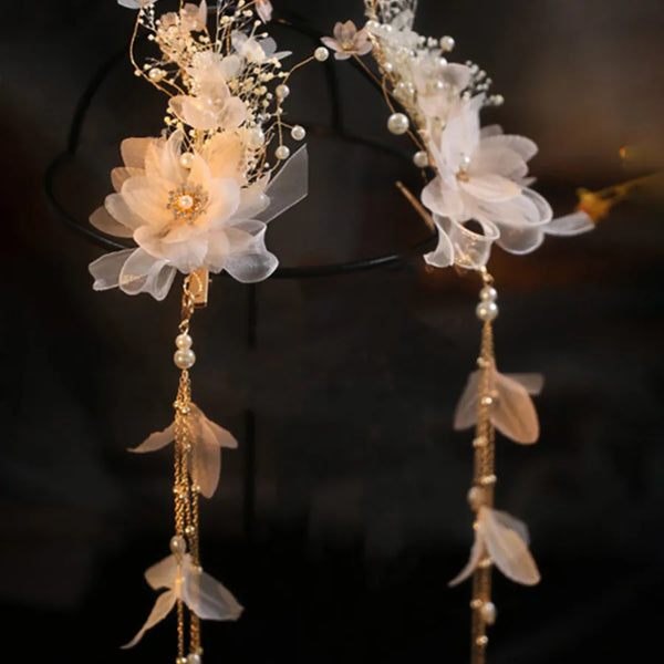 Sweet Flowers Hairpin in Alloy Material, Elegant Hair Accessory for Stylish Looks