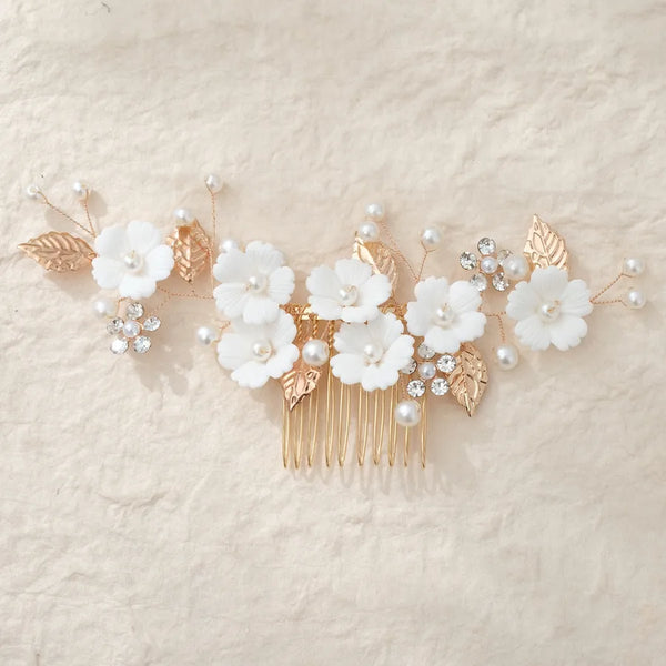 Sweet Flowers Hair Comb for Women in Resin, 1 Piece Insert Comb Perfect for Wedding Season