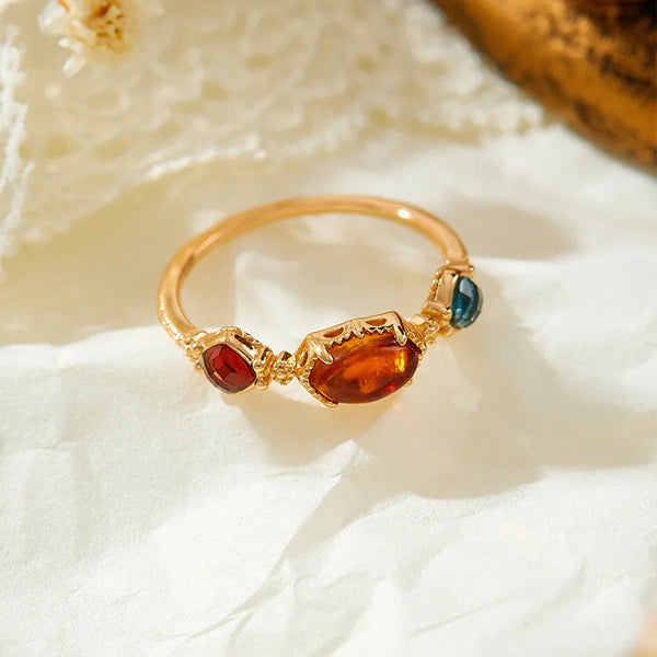 Maillard Style Oval Ring For Women in 925 Sterling Silver Featuring Amber Inlay
