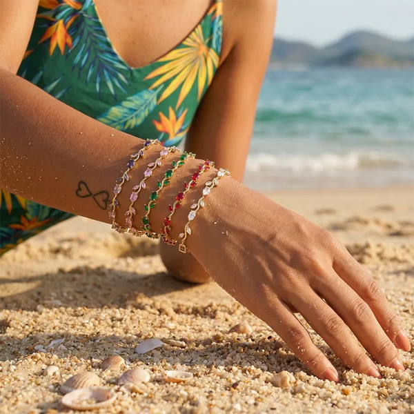 Women’s Flowers Inlay Brass Bracelet with 18K Real Gold Plated Water Plating and Artificial Diamond in Splicing Chain