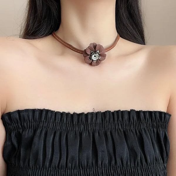 Retro Daisy Pendant Necklace for Women in Beige, Electroplated Metal with Acrylic Pendant