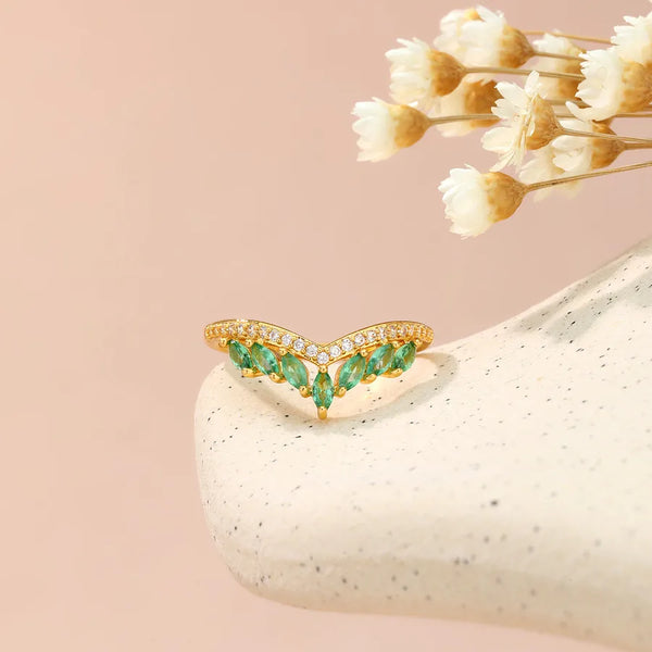 Infinity Pattern Copper Ring for Women Featuring Green Color and Zircon Inlay, Perfect for Summer