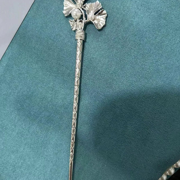 Classical Ginkgo Leaf Hair Sticks in Golden Metal, Elegant Hair Accessories for Stylish Updos