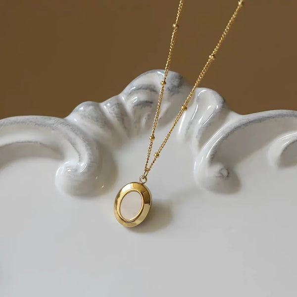 Elegant Gold Plated Titanium Steel Oval Pendant Necklace French Style Non-Fading Fashion Accessory For Dinner Party Women