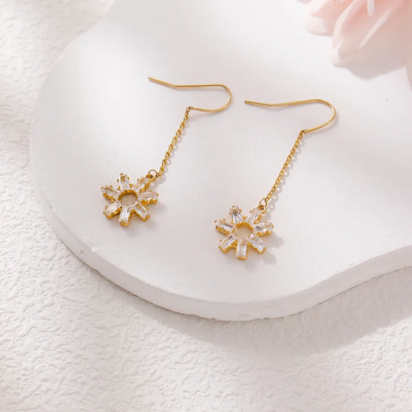 New Trendy Unique Niche Earrings for Women Tassel Earrings Light Luxury High-end Summer Long Snowflake Ear Line Water Plated Copper Geometric Pattern