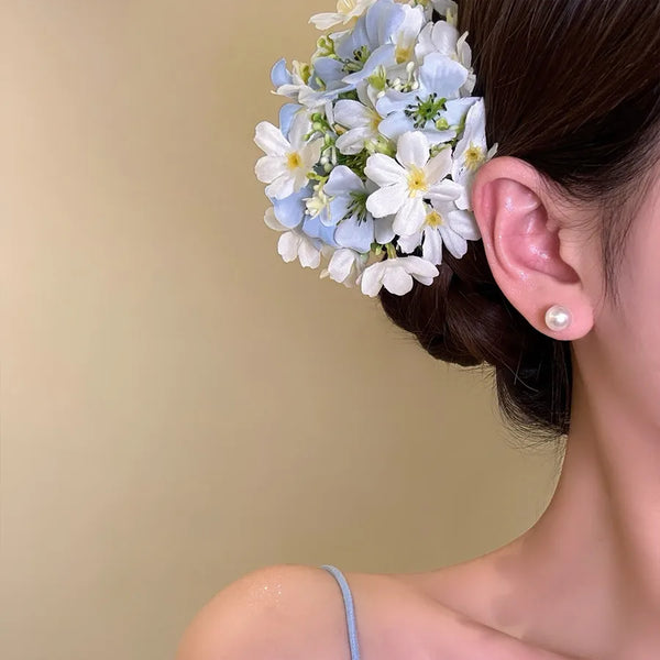 Sweet Flowers Hairpin in Alloy Material, Elegant Floral Hair Accessory for a Charming Look