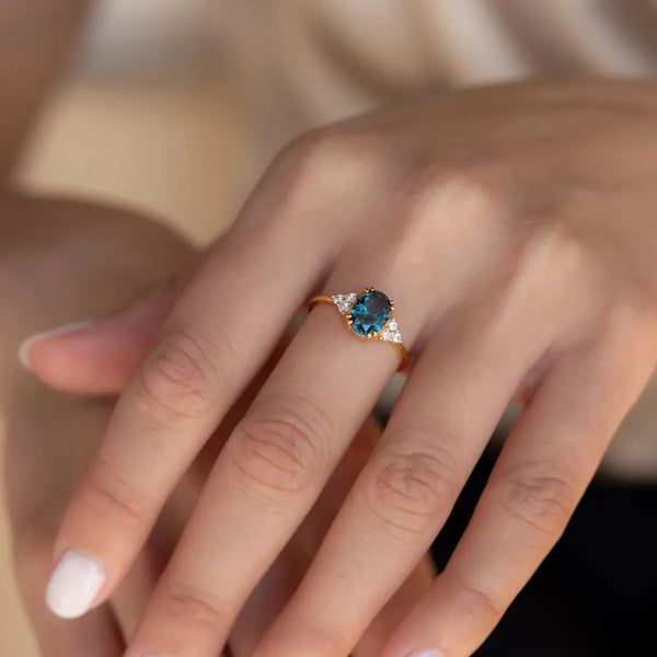 Hot-Selling S925 Sterling Silver Egg-Shaped Diamond Ring for Women, Simple and Fashionable  Style Index Finger Ring, Factory Direct Sale