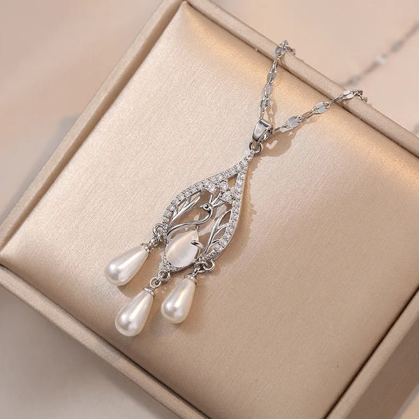 Trendy Titanium Steel Necklace Women's Pearl Zirconia Peacock Tail Pendant Fashionable Luxury Butterfly Knot Jewelry Accessory