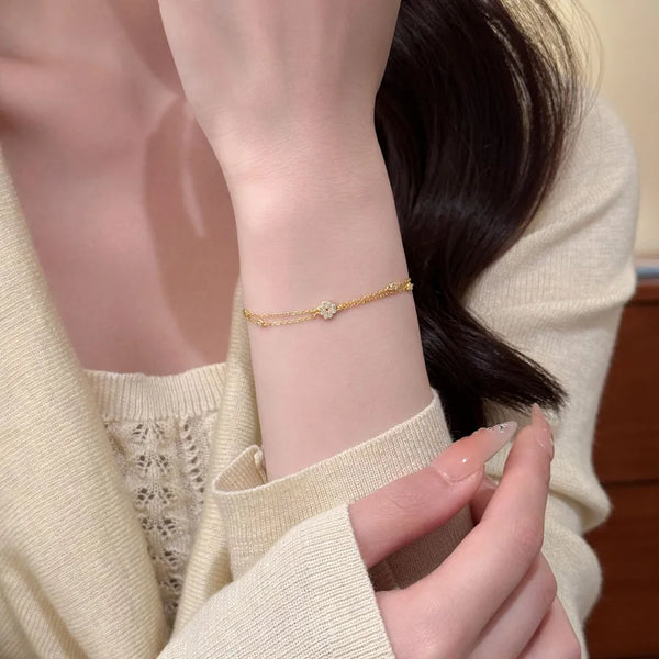 Flowers Bracelet for Women in 925 Sterling Silver with 18K Real Gold Plated Electroplated Finish and Zircon Inlay