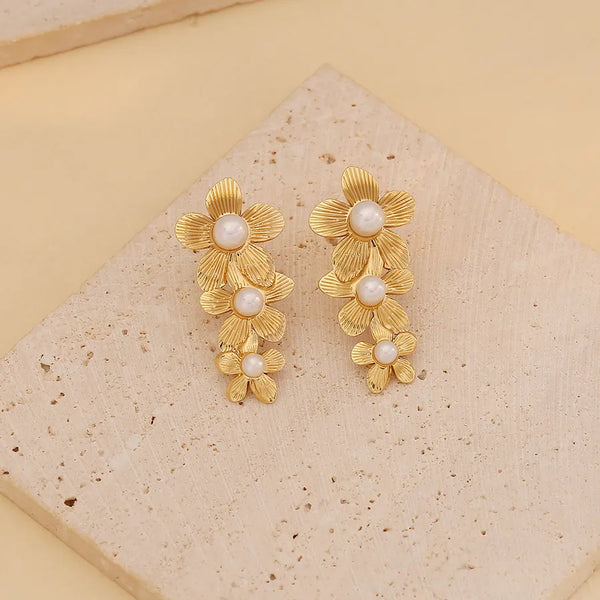 1 Pair Luxurious Simple Style Commute Flower Butterfly Inlay 304 Stainless Steel Pearl 18K Gold Plated Ear Studs