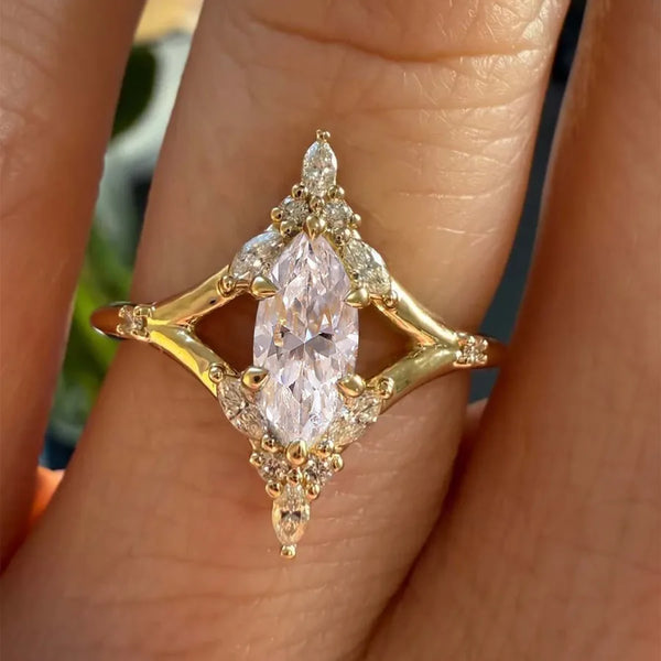 1 Piece of Gorgeous Exquisite Fashion Sparkling Women's Gold Ring Suitable for Daily Casual Wear, Dates, and Banquets Jewelry Item