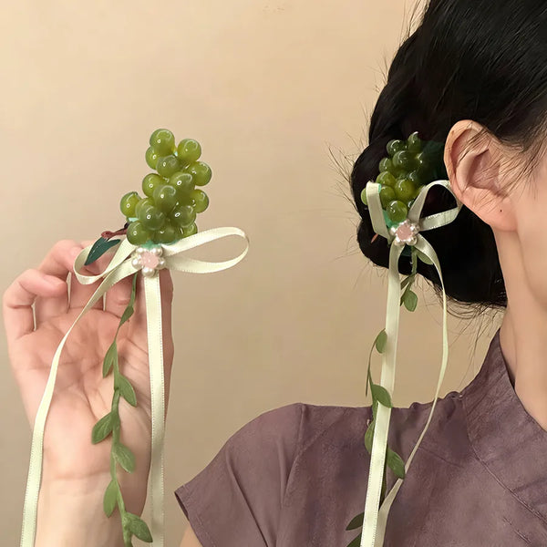 Sweet Grape Hairpin Made of Synthetic Resin, Stylish Hair Accessory for a Charming Look