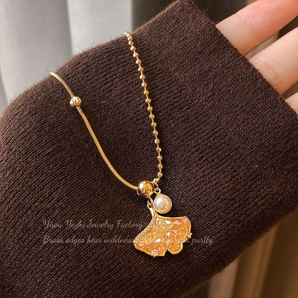 Champagne Crystal Leaf Necklace for Women Vintage Maple Leaf Sweater Chain Leaf Collarbone Design Jewelry