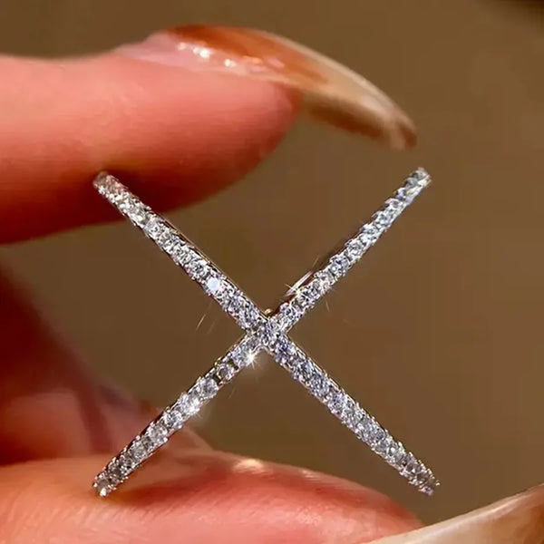 Round Claw Setting Rings in Copper with White K Water Plating and 0.03µm Thickness Featuring Zircon Inlay