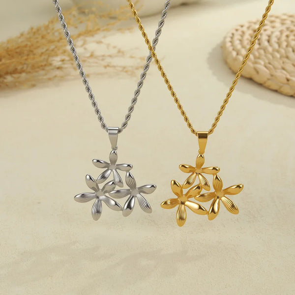 304 Stainless Steel Three-Dimensional Flower Hollow Plated 18K Real Gold Vacuum Electroplated Flower Pendant Necklace Design Clavicle Chain Jewelry