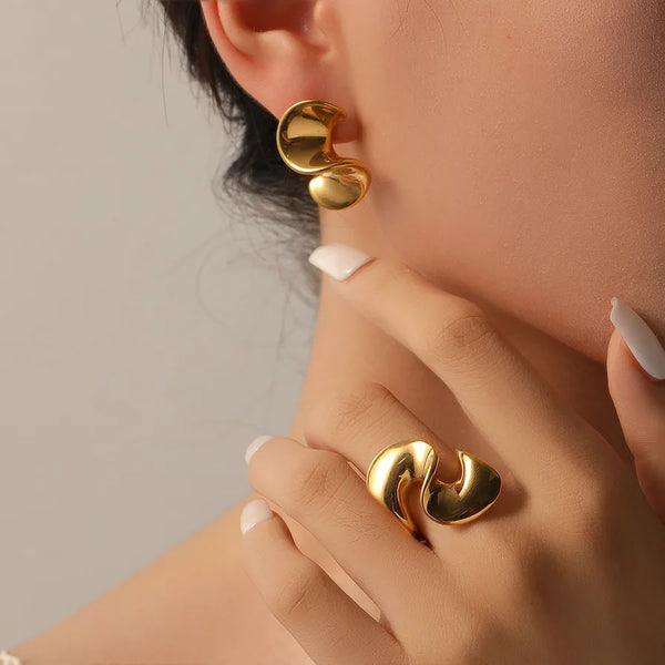 Irregular Curve Copper Plated Imitation Gold Ear Cuff Women's Casual Cute Artistic Commuting Jewelry Ear Studs For Party And Selfie