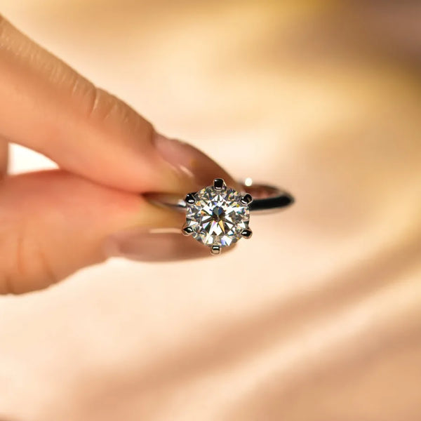 Round Moissanite Ring in 925 Sterling Silver with Claw Setting, Silver Unisex Jewelry