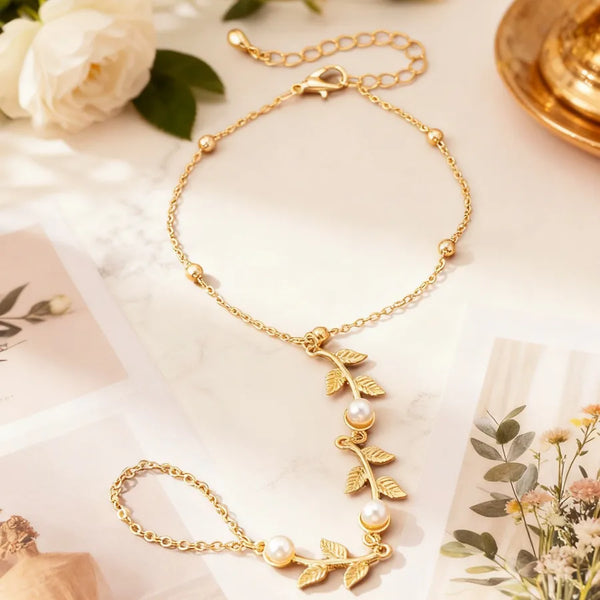 Tree Pattern Alloy Bracelet For Stylish Wear in Golden Color