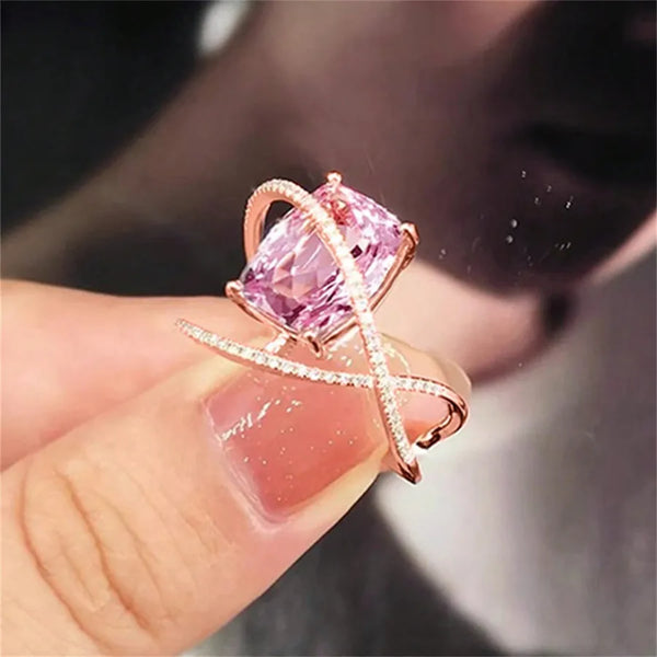 Geometric Claw Setting Rings in Copper with Rose Golden Water Plating and 0.03µm Thickness Featuring Zircon Inlay