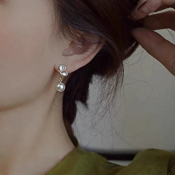 Simple Wedding Jewelry Pearl Butterfly Ear Clips for Women Summer Trend Pearl Hoop Accessories