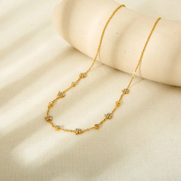 Elegant Stainless Steel 18K Gold Plated Floral Lockbone Chain Necklace Women's Versatile Layering Geometric Pattern Jewelry