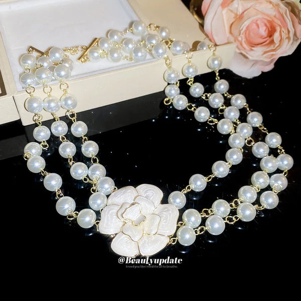 Layered Flowers Enamel Necklace with Imitation Pearl Inlay, Electroplated Alloy Pendant for Women