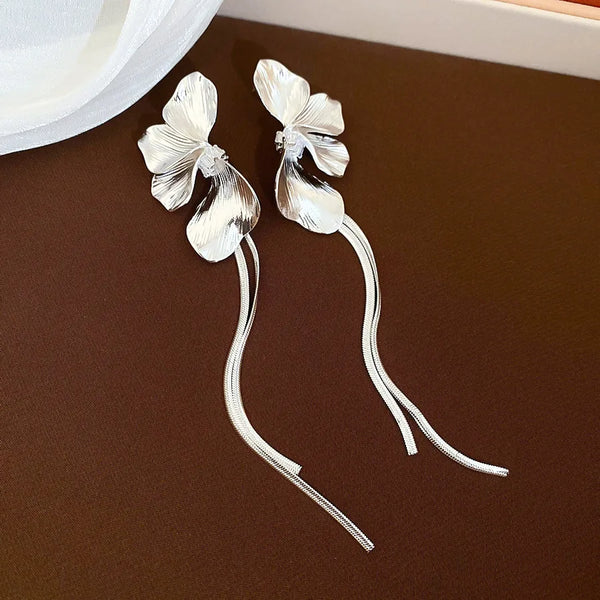 Bohemian Style Metal Petal Tassel Earrings Silver Needle Versatile Vintage Luxury Feelings Bohemian Floral Print Dangle Earrings