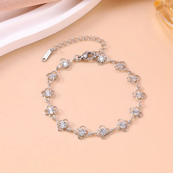 Lucky Heart Waterproof Women's Bracelet, SUS304 Stainless Steel with 18K Gold Plated PVD Coating 0.03-0.05µm